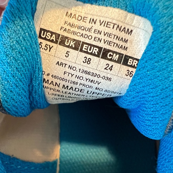 Girls Under Armour Shoes Size 5.5 - Picture 9 of 10